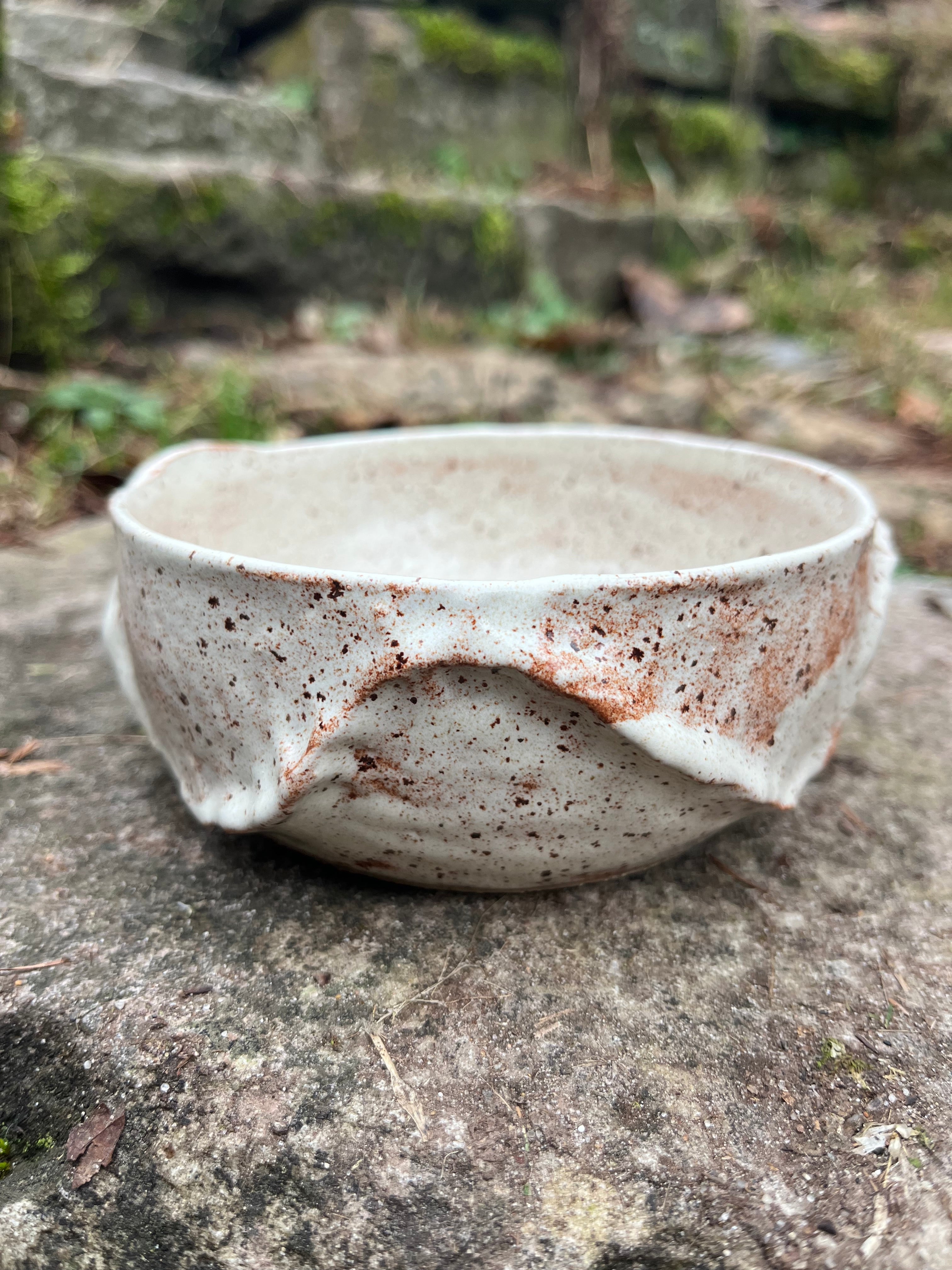 Schüssel Handgedrehte und modelliert